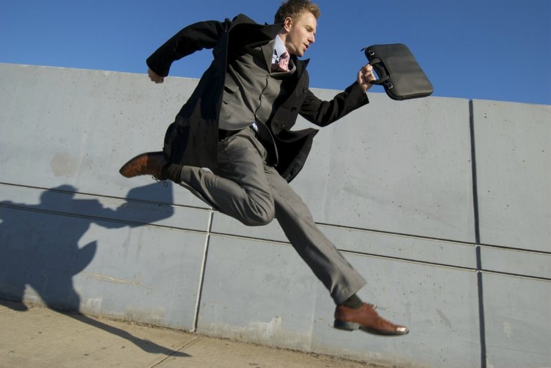 Человек убегает