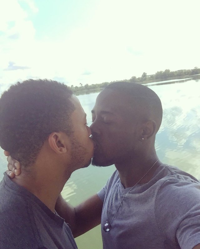 Поцелуй с темнокожим