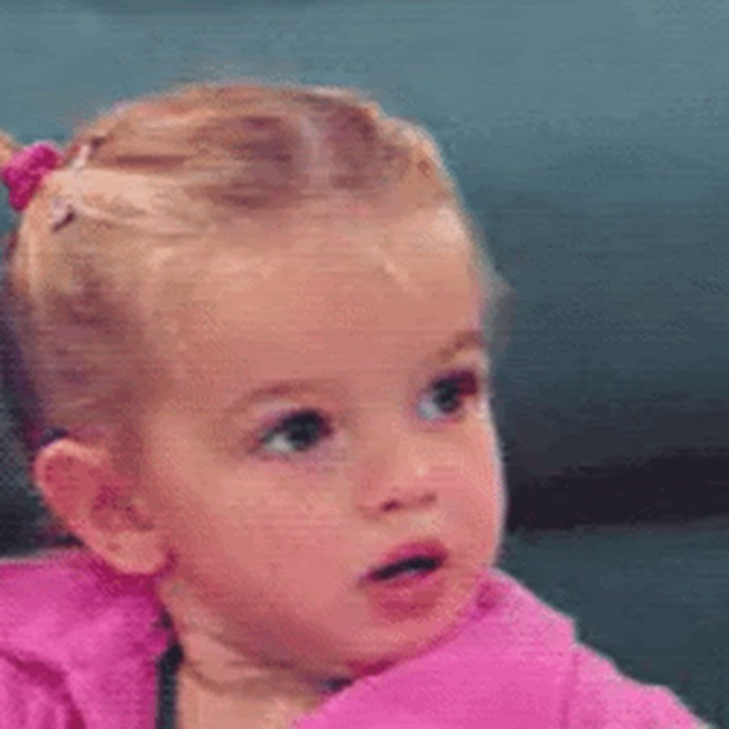 Маленькая девочка в недоумении