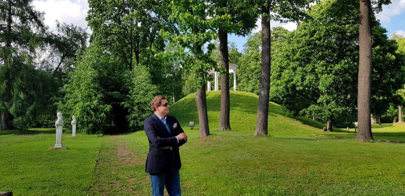 Напасенков в парке