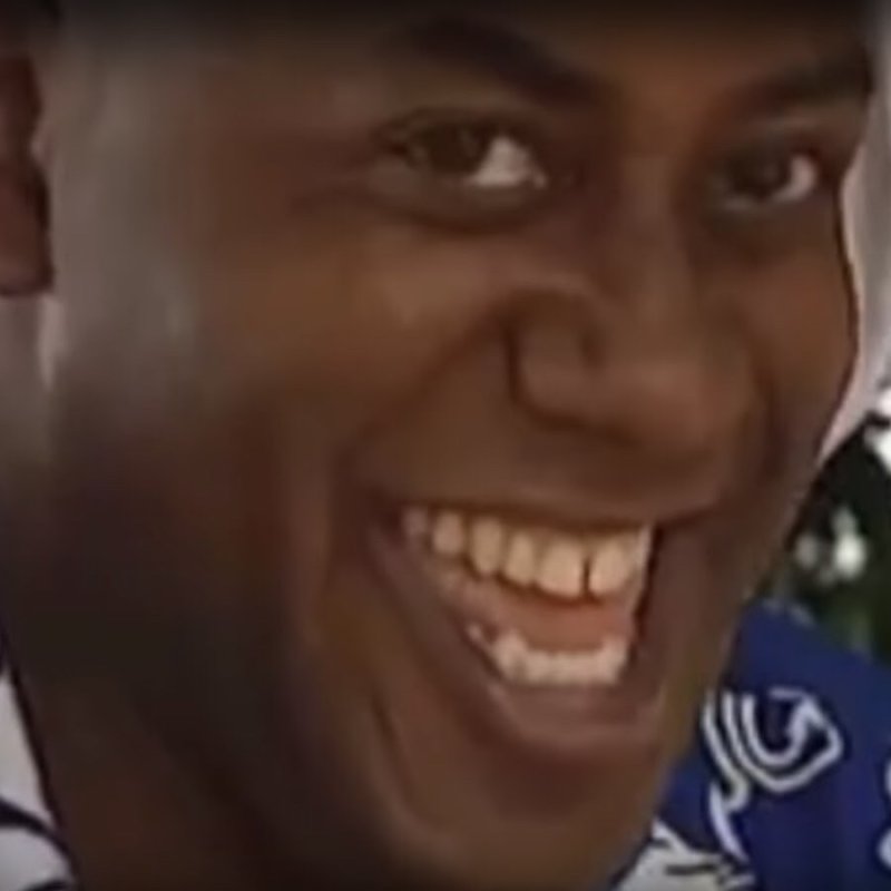 Негр смеется