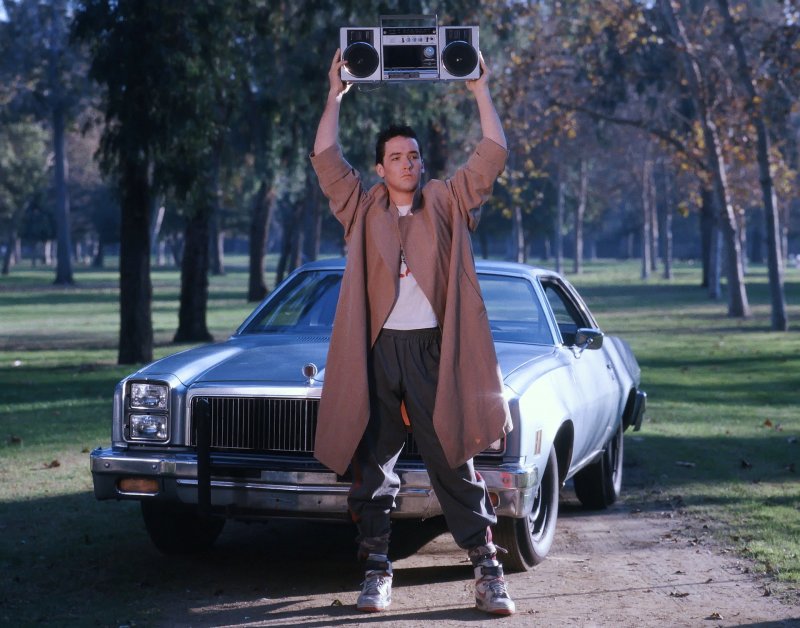 Джон Кьюсак с магнитофоном