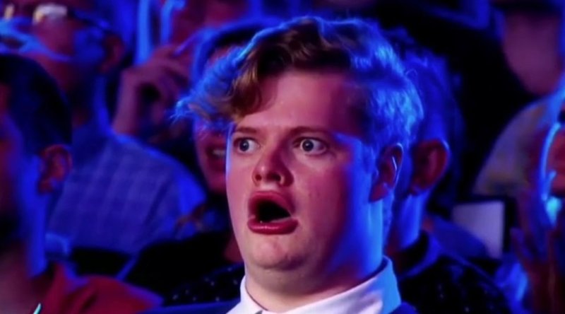 Мальчик удивляется