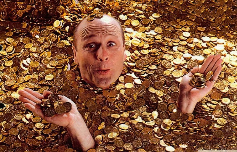 Человек в куче золота