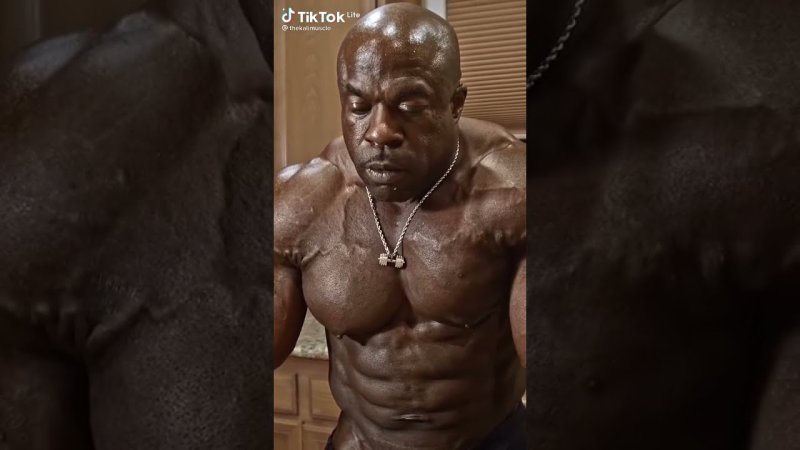 Качек негр ест и трясется