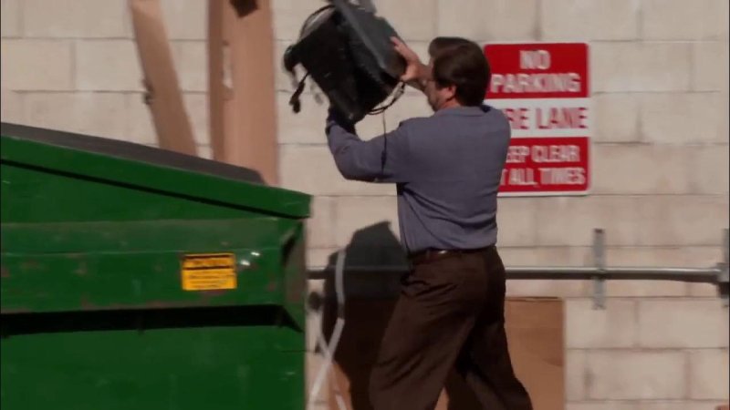 Выбросил комп в мусорку