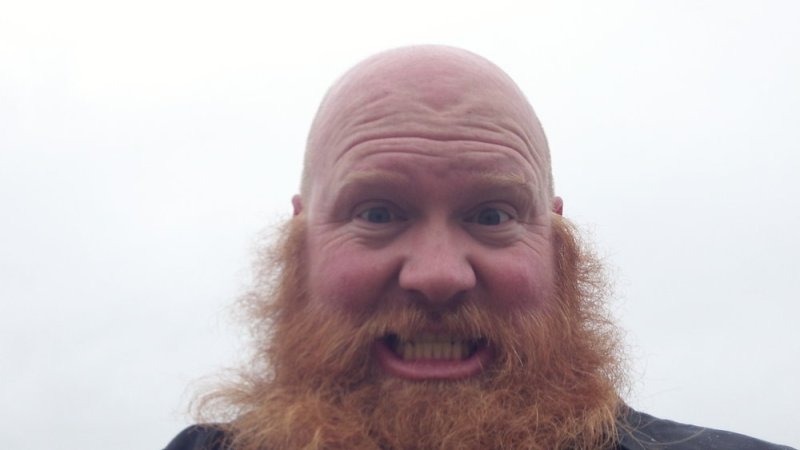 Лысый с рыжей бородой