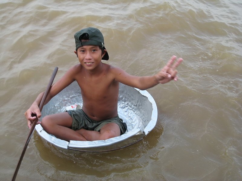 Мальчик в тазике