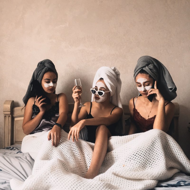 Ночёвка с подругой