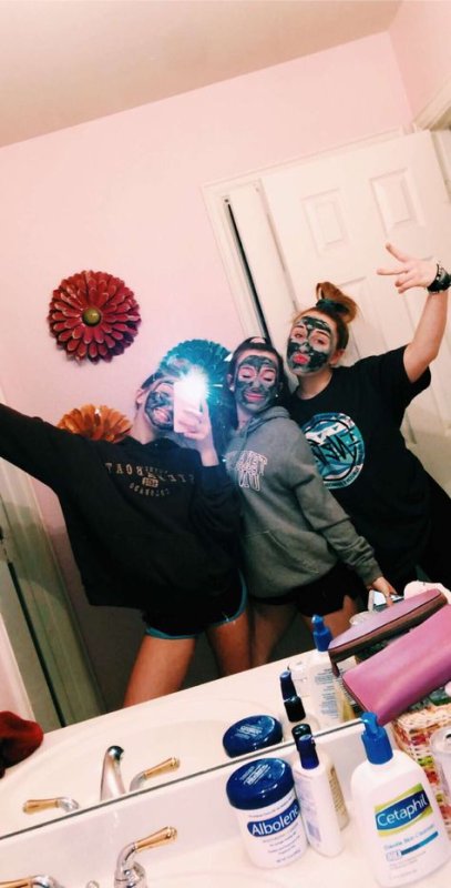 Ночёвка с подругой