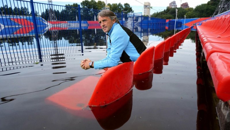 Дождь на стадионе