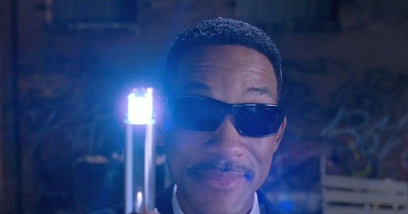 Уилл Смит люди в черном вспышка
