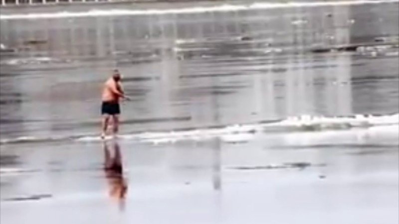 Пьяный Рыбак на льдине