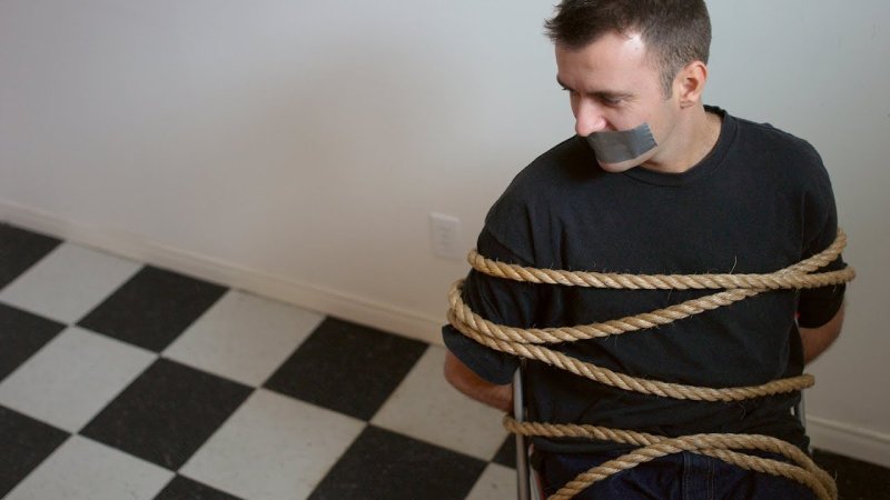 Связанные веревкой