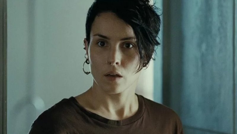 Нуми Рапас девушка с татуировкой дракона 2009