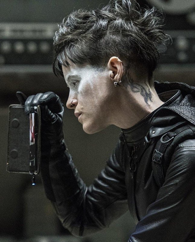 Нуми Рапас девушка с татуировкой дракона 2009