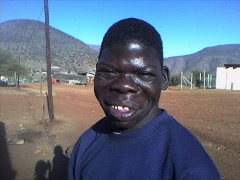 Негр улыбается