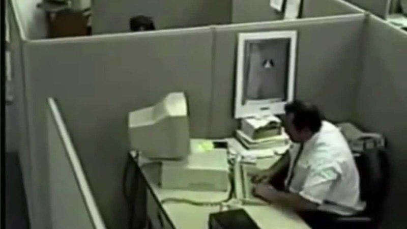 Разбивает компьютер в офисе