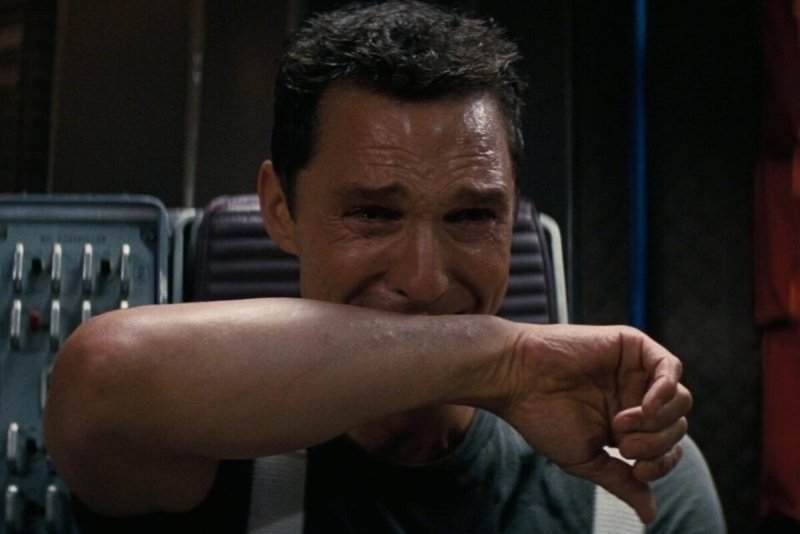 Мэттью Макконахи плачет