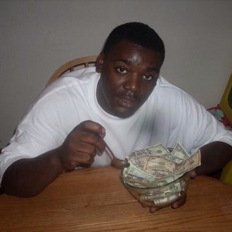 Чернокожий с деньгами
