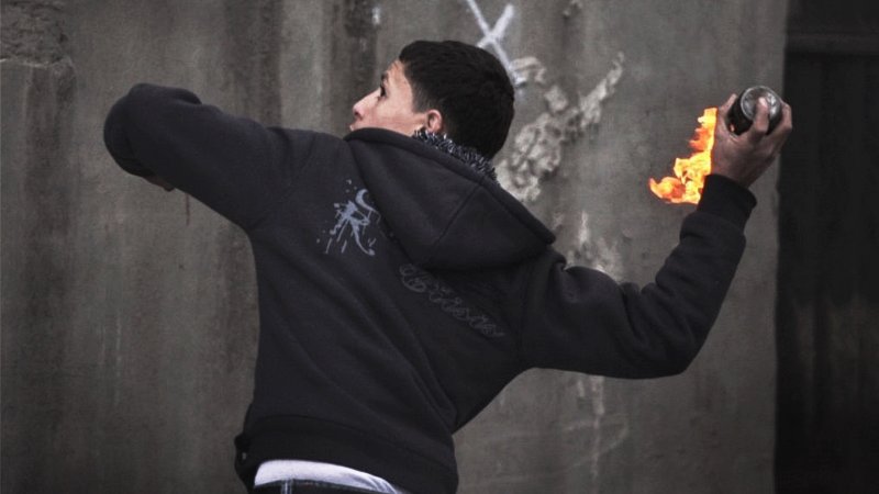 Бросок коктейля Молотова