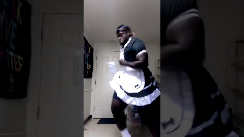 Танцующий негр горничная