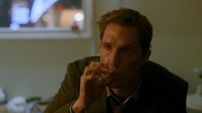 Метью Макконахи курит