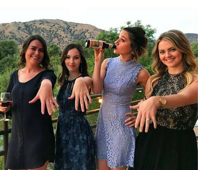 Счастливая женщина Мем