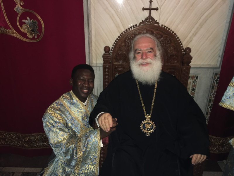 Батюшка негр