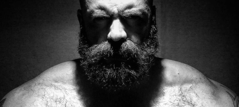 Брутальный мужчина