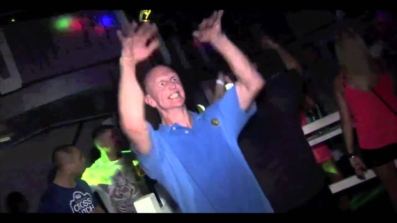 Парень на дискотеке