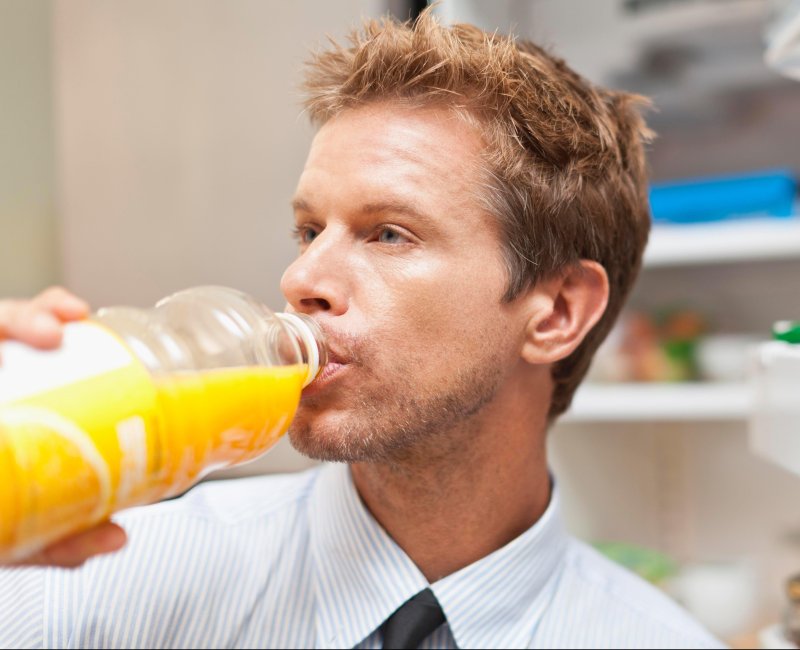 Мужчина с соком