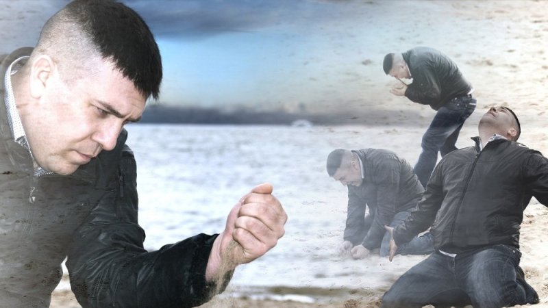 Мужик с песком в руке