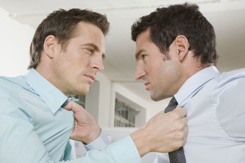 Мужчина ругается