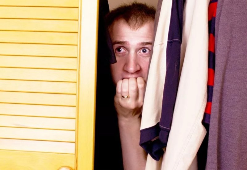 Человек шкаф