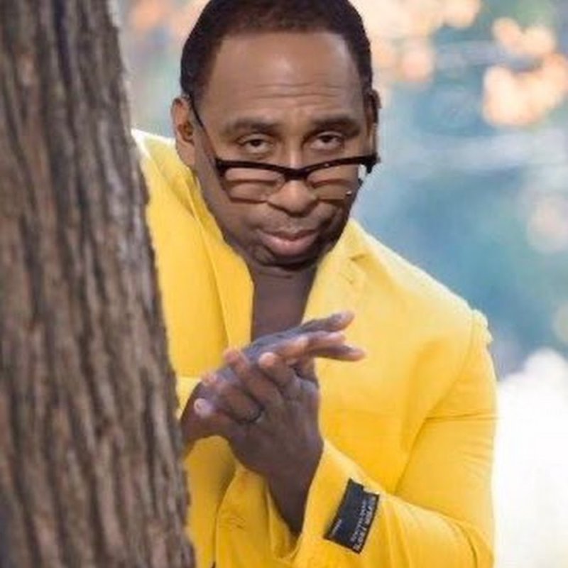 Черный мужик за деревом