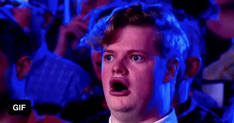 Мальчик удивляется