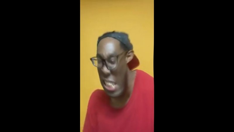 Негр поет Мем