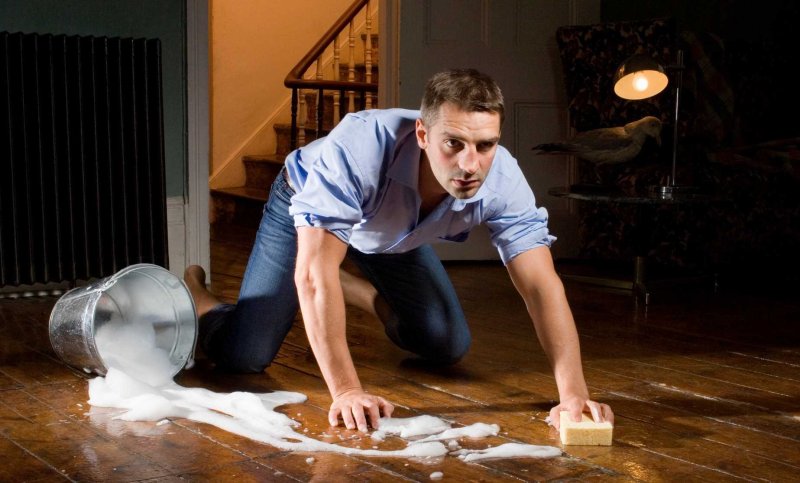 Мужчина уборка