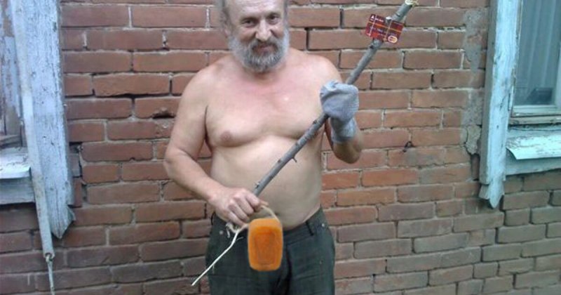 Дед с палочкой