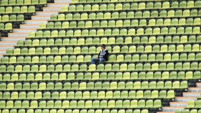 Один зритель на стадионе