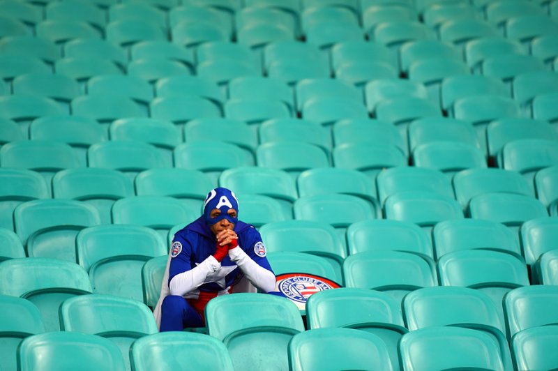 Болельщики на стадионе