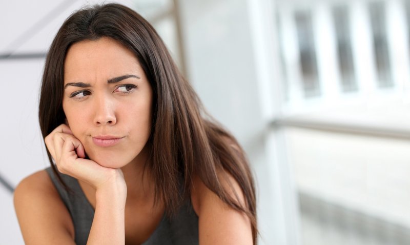 Задумчивая девушка