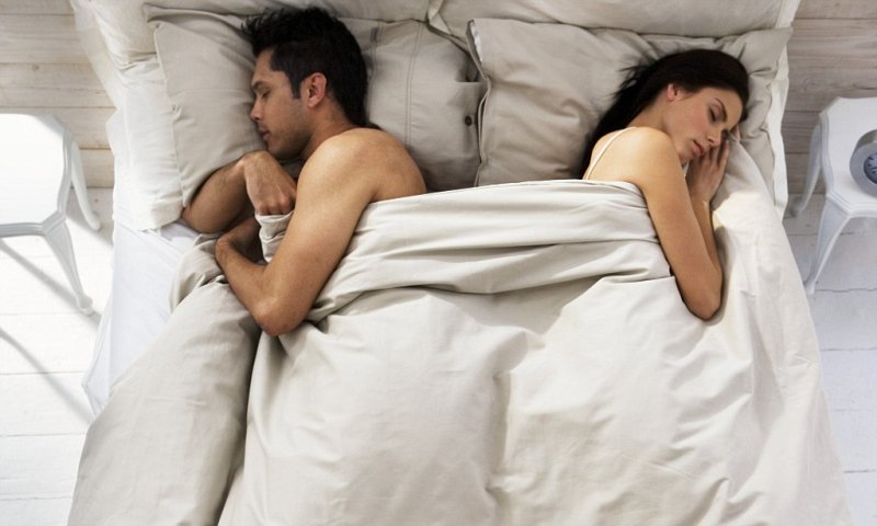 Двушка с парнем в постели