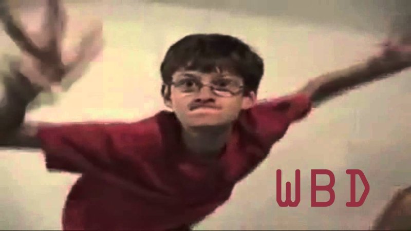 Мальчик в клубе Мем