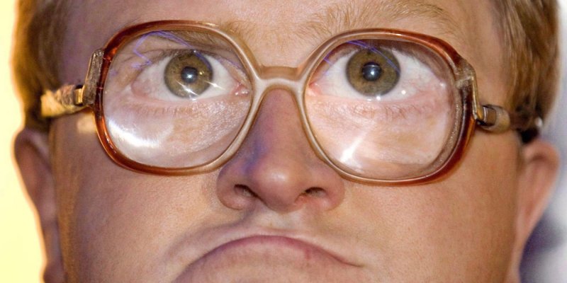 Большие очки с толстыми линзами