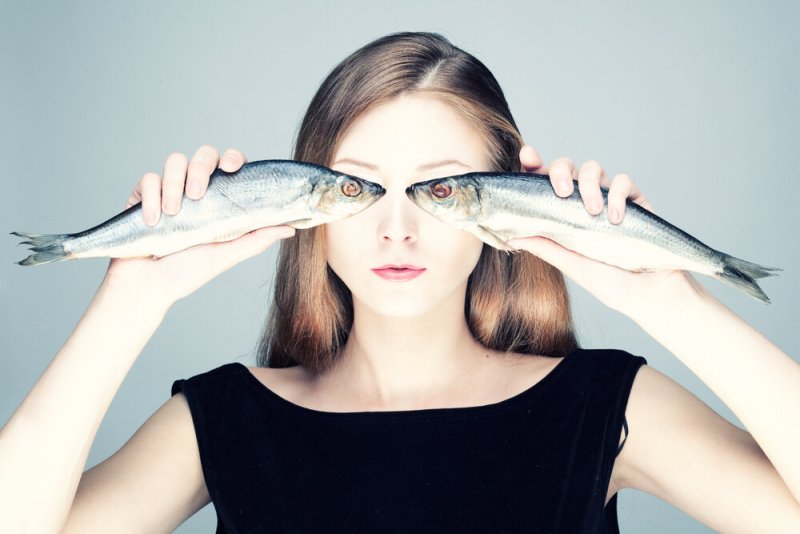 Рыбка в руках