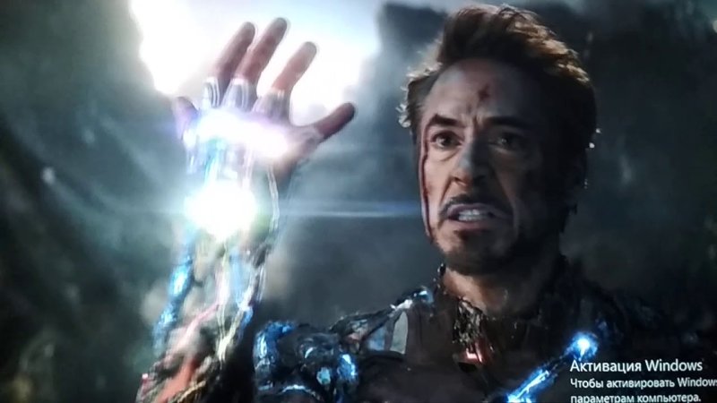 Железный человек с перчаткой бесконечности