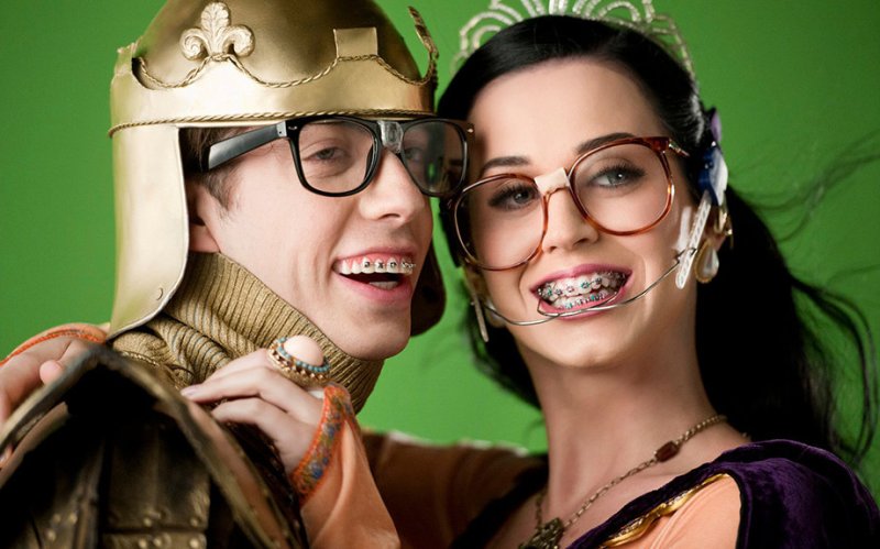 Кэти Перри клип с брекетами