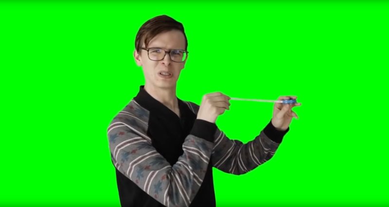 Человек на зеленом фоне